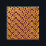 Quadro De Madeira Art Deco Scales da Sereia - Magenta<br><div class="desc">Um padrão de sereia se dimensiona em uma cor magenta escura,  com fundo dourado. As escalas estão no estilo de deco de arte.</div>