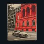 Quadro De Madeira Fotografia minimalista do edifício Red City<br><div class="desc">Ative seu espaço com esta impressionante Arte Minimalista do Edifício Red City. Amarelo vibrante contra um pano de fundo preto e branco cria um ponto focal moderno e criativo. Perfeito para a decoração contemporânea.</div>