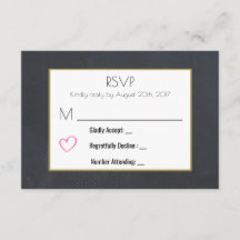 Quadro negro com um RSVP cor-de-rosa