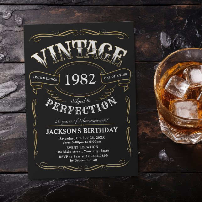 Qualquer Whiskey Vintage Era Um Convite De Anivers (Black and gold Any Age Vintage Whiskey Themed Birthday Invitation )