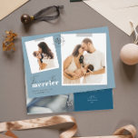 Quanto Mais A Foto Do Anúncio De Nascimento Azul M<br><div class="desc">Um cartão de feriado moderno como anúncio de nascimento para um menino em azul com uma mensagem mínima simples "Quanto mais alegre" inclui modelos para duas fotos na frente e uma no verso Personalize com seus nomes, mensagem curta na frente e nas estatísticas do bebê traseiro. * Imagens frontais de...</div>
