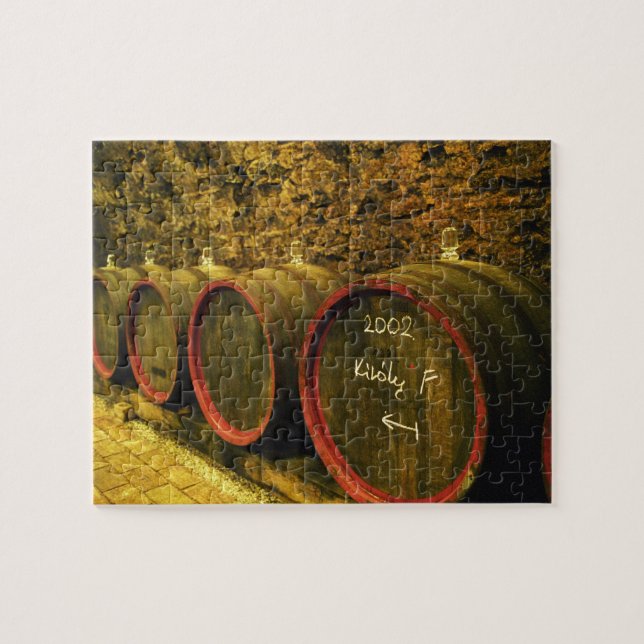 Quebra-cabeça A adega Kiralyudvar: Barris com vinho Tokaj (Horizontal)