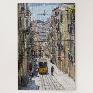 Quebra-cabeça A visão de Lisboa sobre a rua com o tram-jigsaw