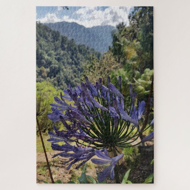 Quebra-cabeça Agapanthus na Sombra da Montanha (Vertical)