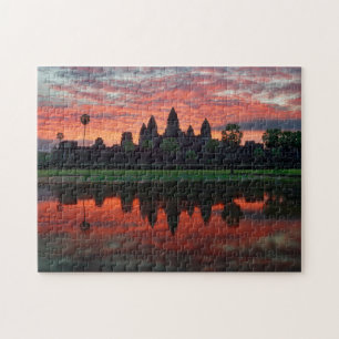 Quebra-cabeça Angkor Wat Refletindo em Pond no Camboja