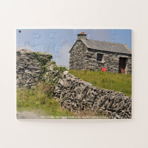 Quebra-cabeça Antiga Cabana e Paredes de Pedra Galway Irlanda.