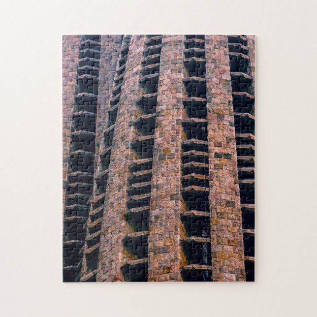 Quebra-cabeça Arquitetura Gaudi Barcelona. (Vertical)