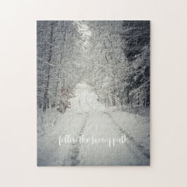 Quebra-cabeça Atravessar uma floresta de inverno coberta de neve