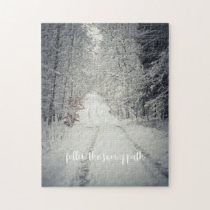 Quebra-cabeça Atravessar uma floresta de inverno coberta de neve
