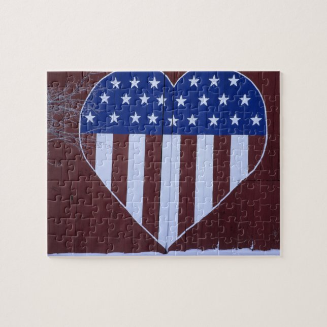 Quebra-cabeça Bandeira na forma do coração pintada no celeiro (Horizontal)