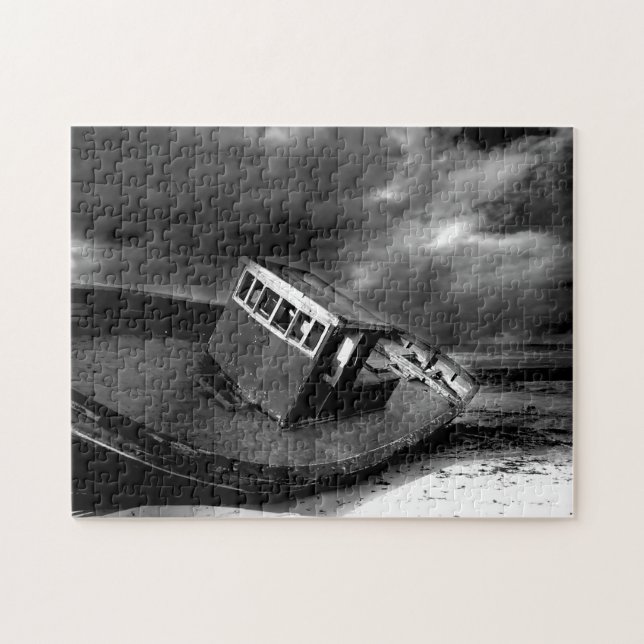 Quebra-cabeça Barco no Rest em uma praia. (Horizontal)