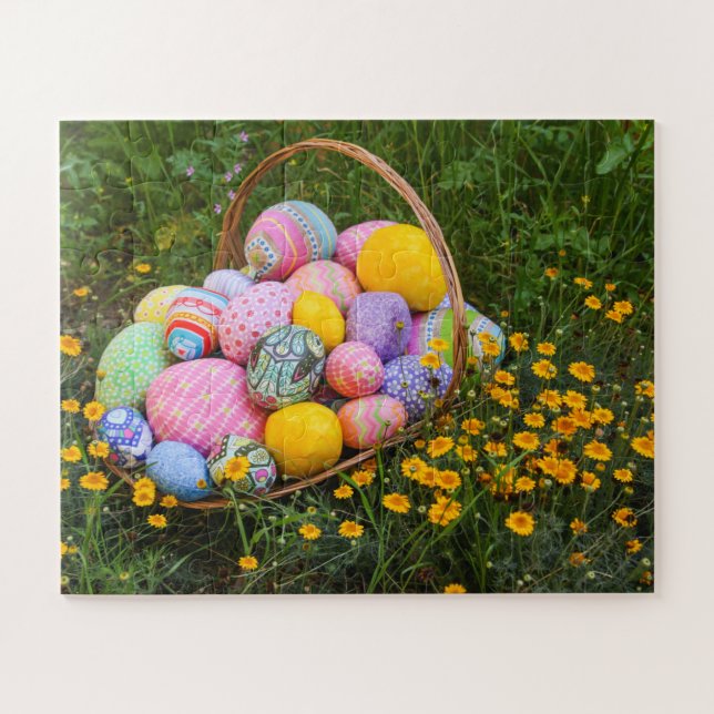 Quebra-cabeça Basket of hand sewn Easter eggs with wildflowers (Horizontal)