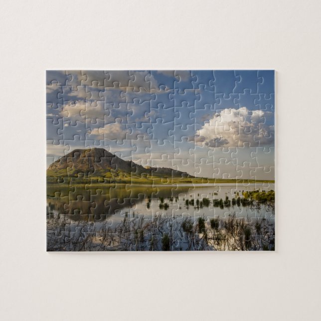 Quebra-cabeça Bear Butte se reflete no lago Bear Butte perto (Horizontal)