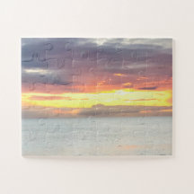 Belo Sol amarelo-alaranjado oceano céu