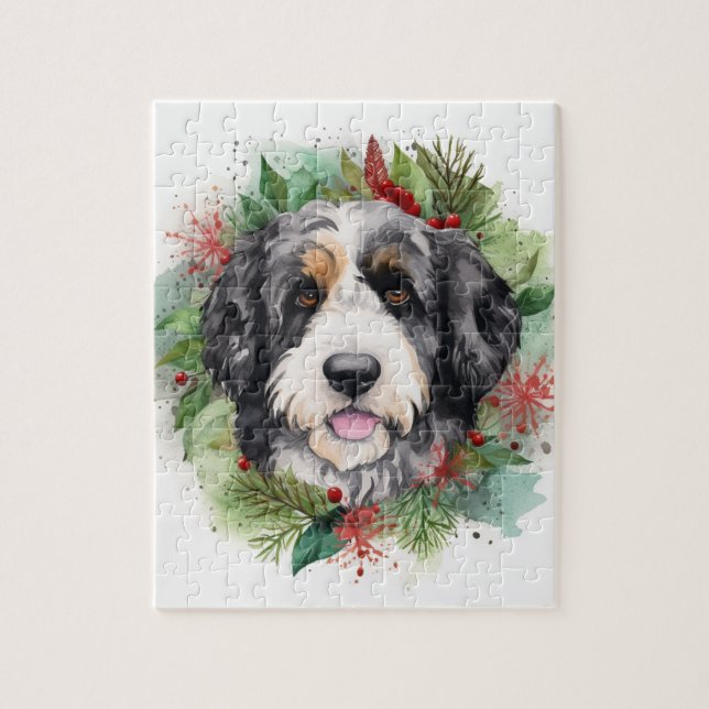 Quebra-cabeça Bernedoodle Christmas Wreath Festivo Pup (Vertical)