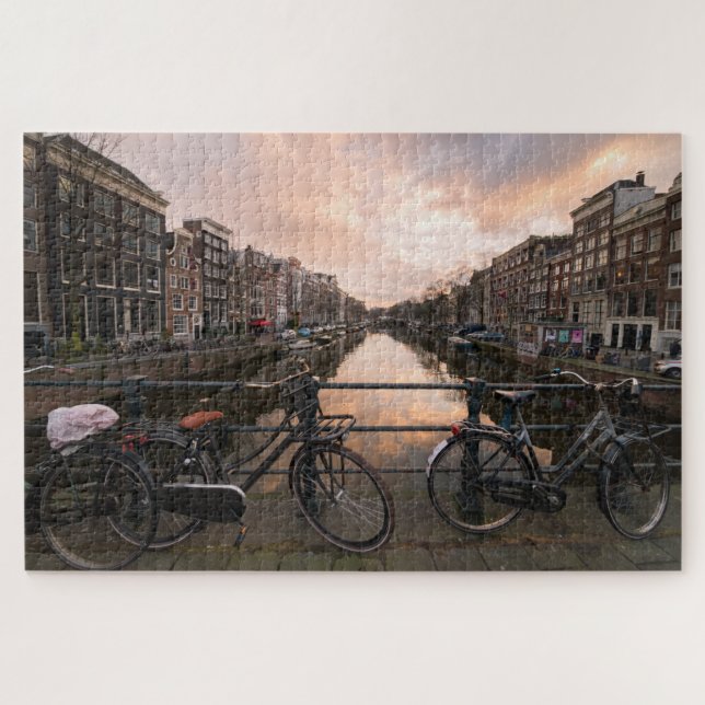 Quebra-cabeça Bicicletas no por do sol em Amsterdão (Horizontal)