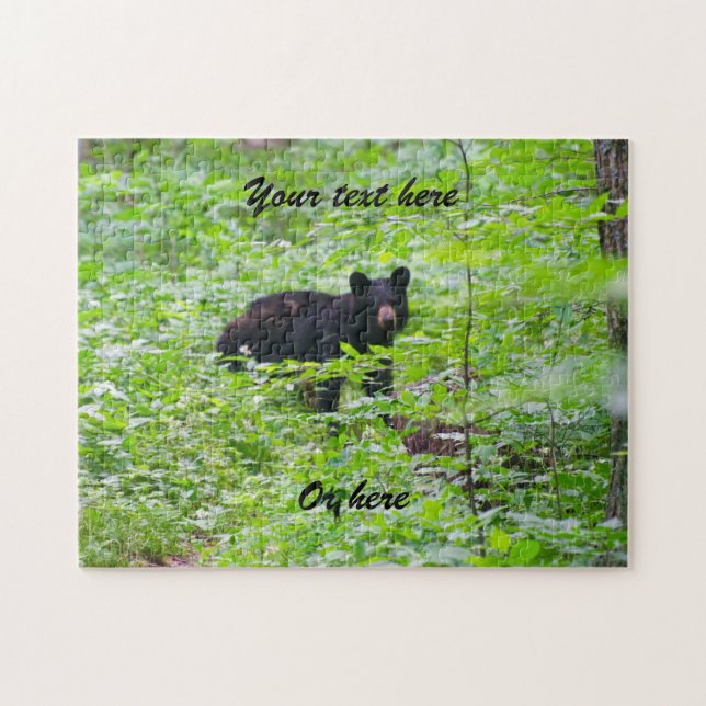 Quebra-cabeça Black Bear in forest (Horizontal)
