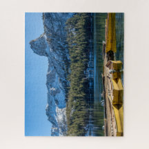 Boats Amarelos Montanhas Azuis