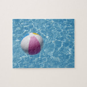 Quebra-cabeça Bola de praia na piscina