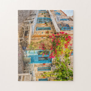 Quebra-cabeça Bougainvillea crescendo na parede de um restaurant
