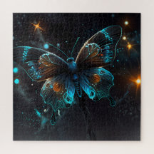 Brilho iridescente de uma borboleta azul vívida