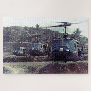 Quebra-cabeça Bruce Crandall Liderando Formação de UH-1 Huey