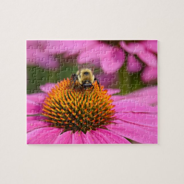 Quebra-cabeça Bumblebee at Work - 8x10 110 pcs Flower Puzzle (Horizontal)