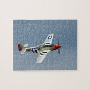 Quebra-cabeça Caça P-51D Mustang com marcações do Dia-D voando