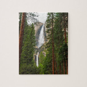 Quebra-cabeça Cachoeira de Yosemite através da Floresta