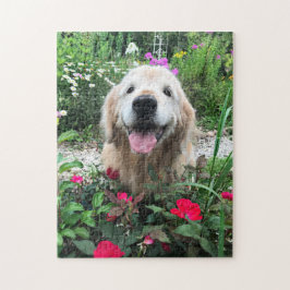 Quebra-cabeça Cachorro-Ouro Sorridente Entre Flores Vermelhas