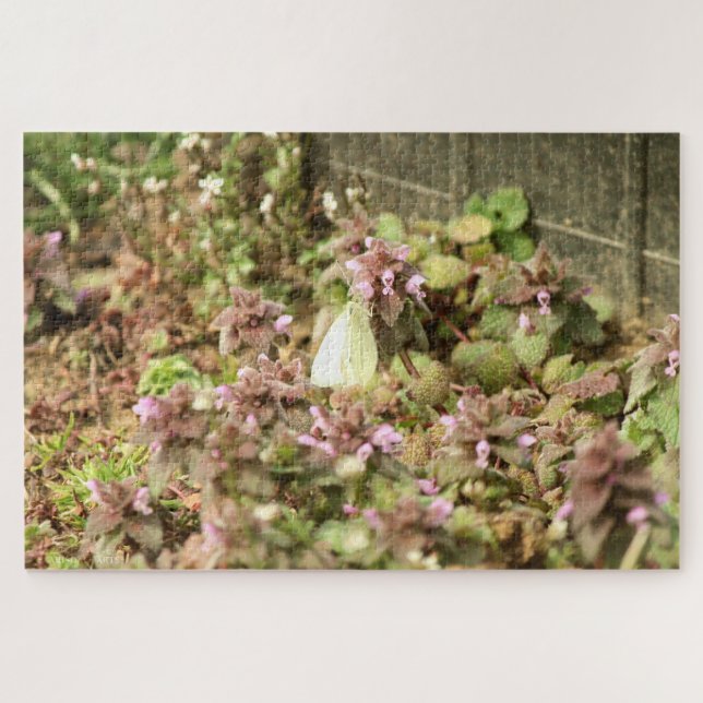 Quebra-cabeça Calça de cabra em flores roxas (Horizontal)