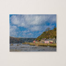 Casas coloridas no porto de pesca da Baixa Cidade