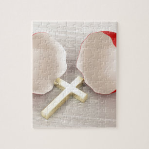 Quebra-cabeça Casca de ovo e cruz quebradas