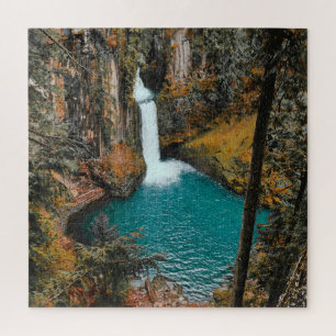 Quebra-cabeça Cascata escondida na floresta