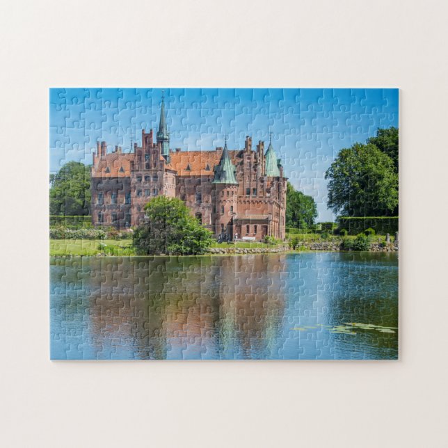Quebra-cabeça Castelo Egeskov Perto de um Lago (Horizontal)