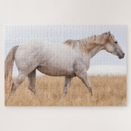 Quebra-cabeça Cavalo cinza caminhando pelo campo