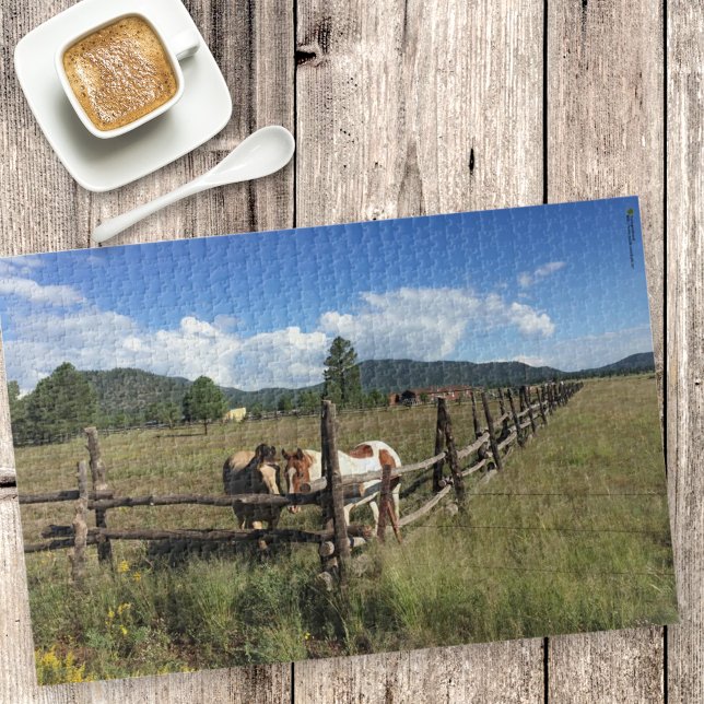 Quebra-cabeça Cavalos Na Cerca De Trilhos Separados Fotografia (over head view of jigsaw puzzle of horses at a rustic fence)