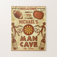 Caverna engraçada do homem com seu costume