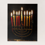 Quebra-cabeça Chanukah menorah com velas acesas<br><div class="desc">É Chanukah, o festival judeu de luzes. Esta simples menorah está acesa com todas as velas do dia 8 e da noite passada de Chanukah. Velas coloridas de cera de vermelho e amarelo acendem a escuridão. Aproveite esta quebra-cabeça durante o longo inverno para reacender memórias felizes da tradição familiar, rituais...</div>