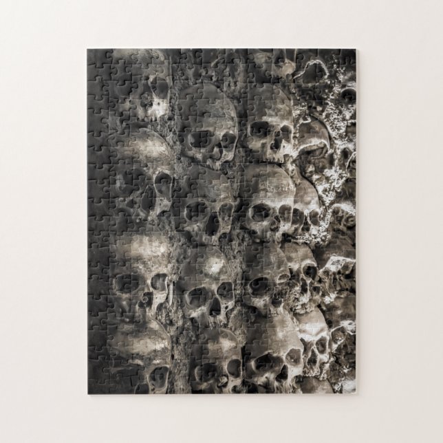 Quebra-cabeça Cheio De Parede De Cascos E Ossos Na Capela Óssea (Vertical)