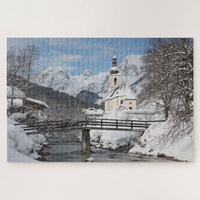 Quebra-cabeça Church in the snow with Alps mountains in winter (Horizontal)