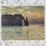 Quebra-cabeça Cliff Etretat, Sunset de Claude Monet<br><div class="desc">O Cliff, Etretat, Sunset (1883), de Claude Monet, é uma pintura náutica impressionista de arte. O sol está baixo no céu sobre o oceano. Uma paisagem marítima com um terreno rochoso perto da costa em Etretat, França. Sobre o artista: Claude Monet (1840-1926) foi o fundador do movimento de pintura impressionista...</div>