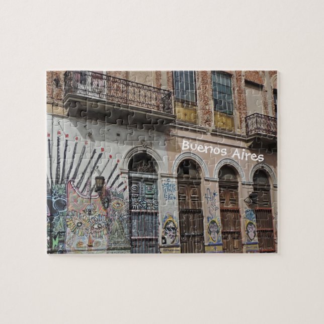 Quebra-cabeça Construção velha com grafites & portas dos balcões (Horizontal)