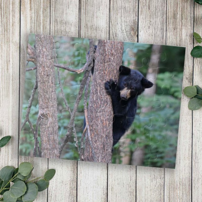 Quebra-cabeça Cute Baby Black Bear Cub Climbing Tree Nature (Criador carregado)