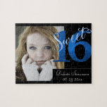 Quebra-cabeça Doce 16 | Blue 16th Birthday Photo Keepsasait<br><div class="desc">#Sweet16 Celebra este marco com este moderno programa de tipografia azul com letra azul nebulosa personalizado e o brilho "Sweet 16" com brilho metálico falso "Sweet" entrelaçado numa cor d'água "16" com fundo de pedra mármore. Este tema da 16ª festa de aniversário, sombrio, apresenta um texto brilhante e luxuoso para...</div>