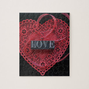 Quebra-cabeça Doily vermelho do coração com palavra do amor