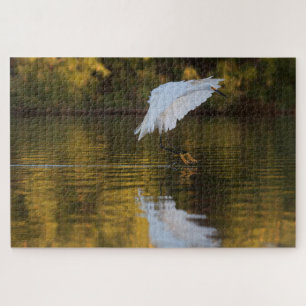 Quebra-cabeça Egret em voo sobre Ouro Pond