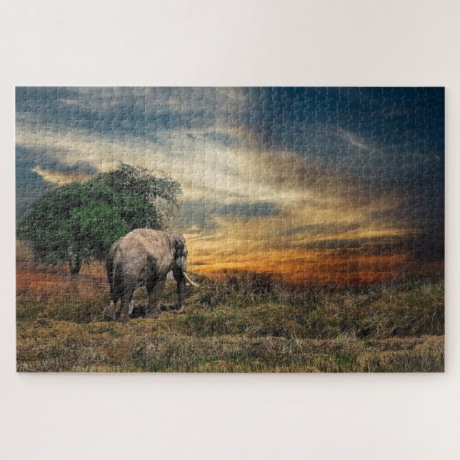 Quebra-cabeça Elefante andando no pôr do sol (Horizontal)