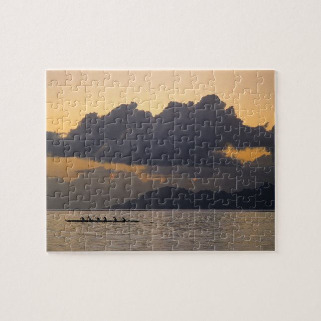 Quebra-cabeça Equipe de canoas despoletada pratica na costa (Horizontal)