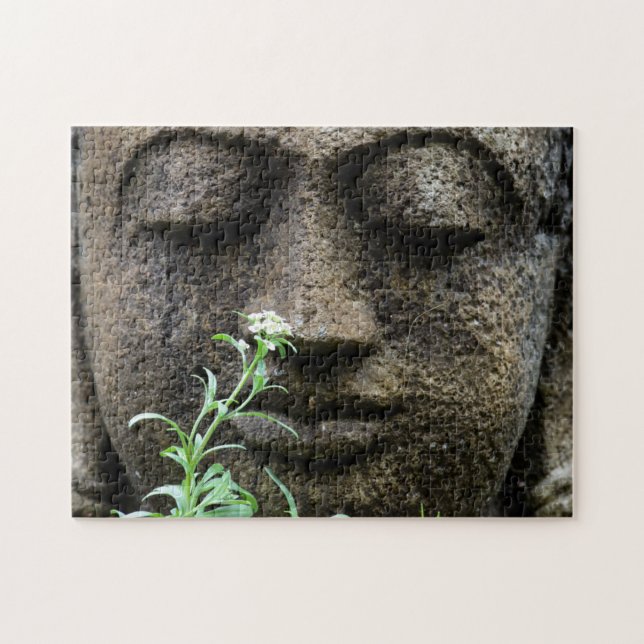 Quebra-cabeça Estátua de jardim de pedra com flor (Horizontal)